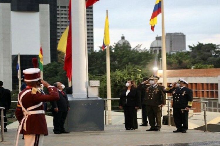 Con izada de la bandera se inician los actos por el Día de la Independencia