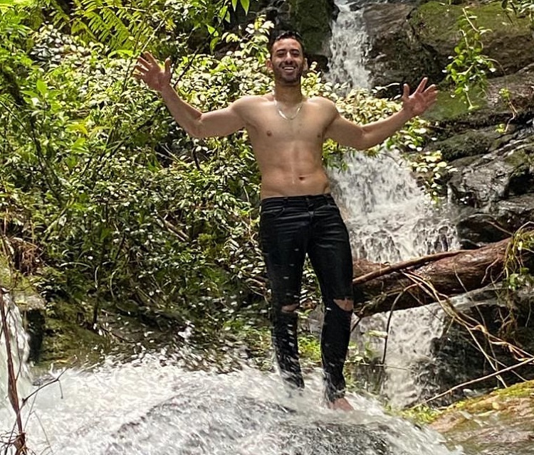 Joven muere al caer de una cascada de 30 metros cuando tomaba fotos