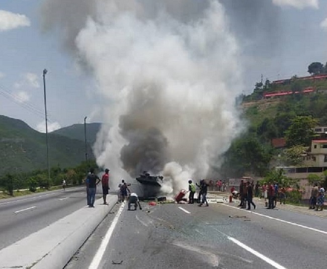 Un muerto y un herido en accidente en la autopista Caracas-La Guaira (Vídeo)
