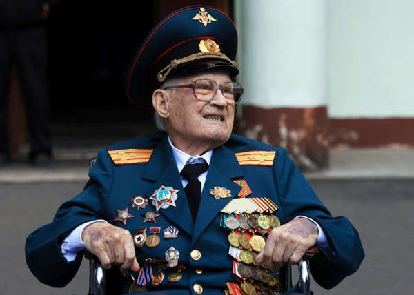 Veterano de 102 años de la Segunda Guerra Mundial supera el covid-19 en Rusia