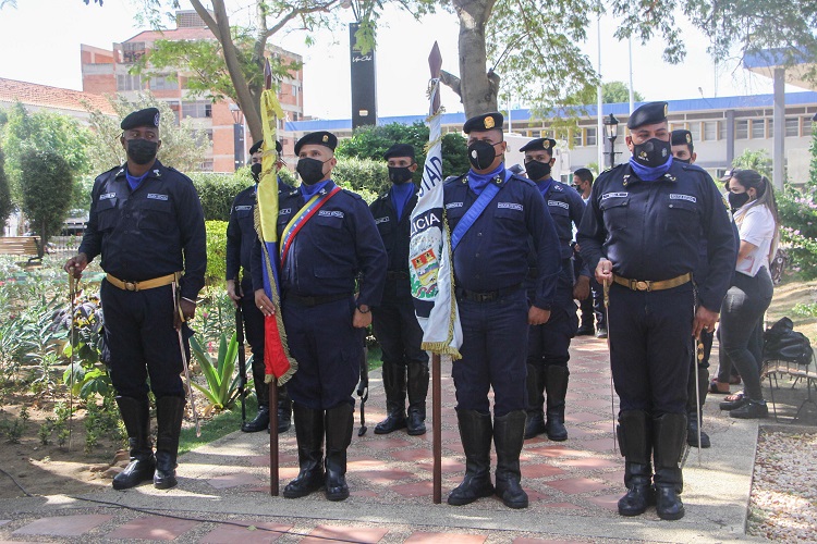 Gobierno de Falcón exaltó labor de los policías en su día