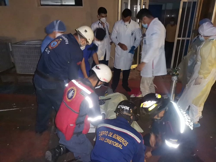 Paciente con COVID19 se lanzó del 4to piso del Hospital de San Cristóbal