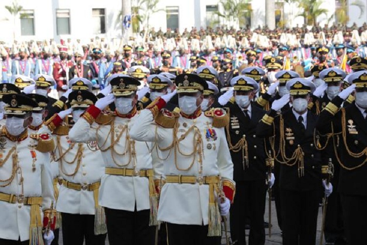 Maduro oficializa ascenso de generales y contralmirantes de la FANB