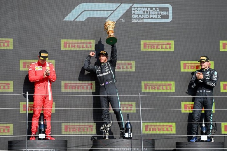 Hamilton ganó el GP de Gran Bretaña en una polémica carrera