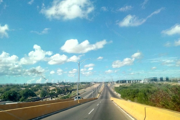 Ola de calor y rayos solares fuertes sofocan a los paraguaneros