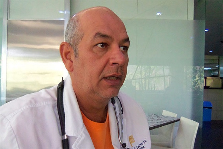 Julio Castro al Gobierno: Fue una necedad negar ingreso de la AstraZeneca