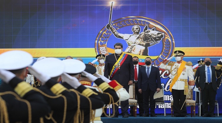 Maduro lideró ascensos militares y desfile cívico-militar por 210 años de la independencia