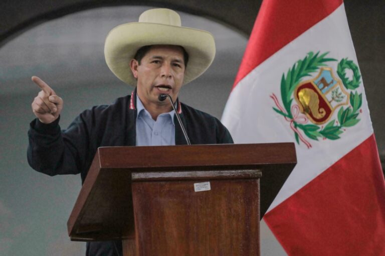 Congreso peruano rechaza pedido de vacancia contra Pedro Castillo
