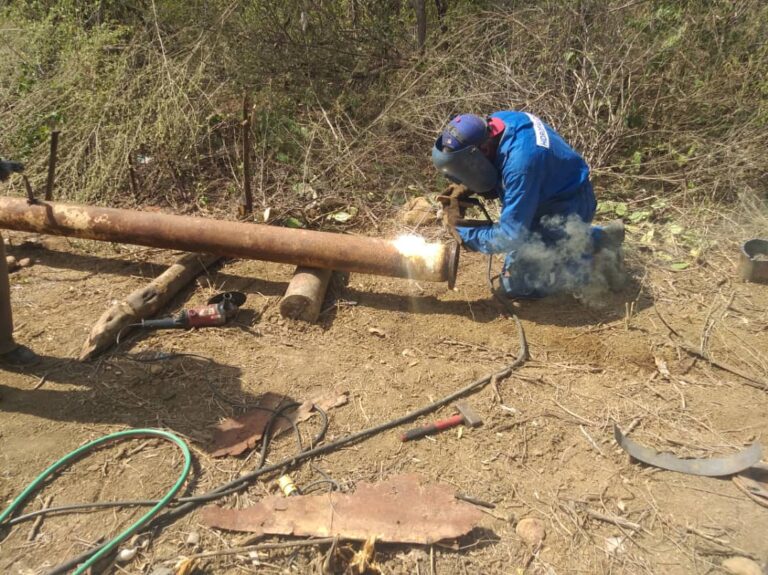 Hidrofalcón avanza en colocación de tubería de Siburúa a La Negrita