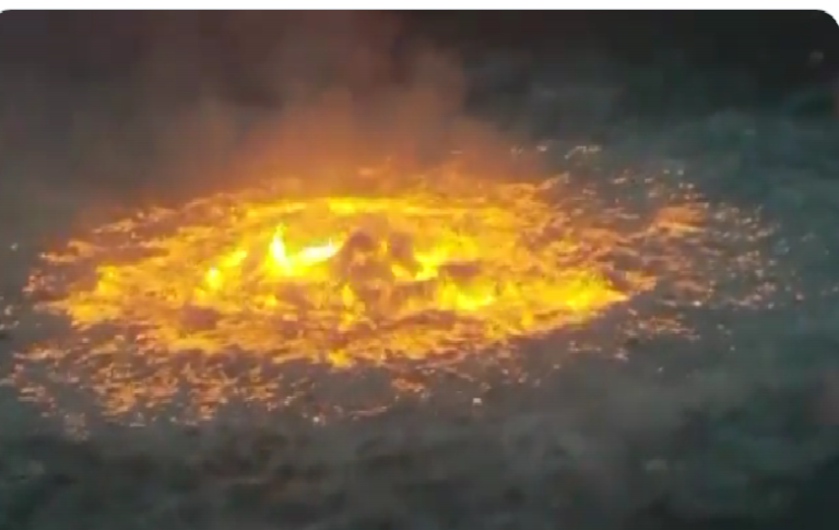 Incendio en el Golfo de México cerca de una plataforma petrolera (+Video)