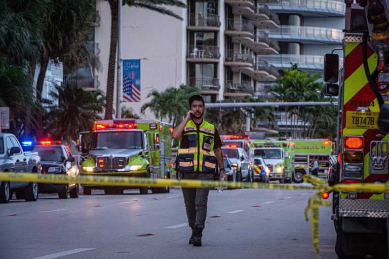Evacúan por grietas otro edificio de apartamentos en una playa de Florida