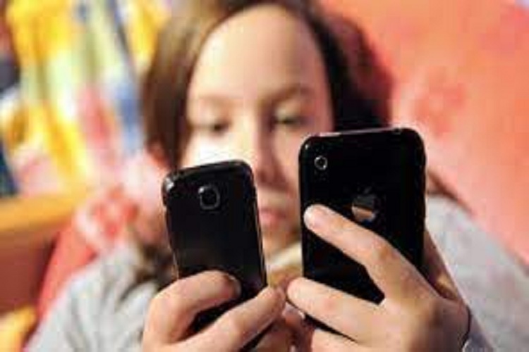 Estudio: Tener muchos amigos en redes sociales contribuye a desarrollar adicción al celular