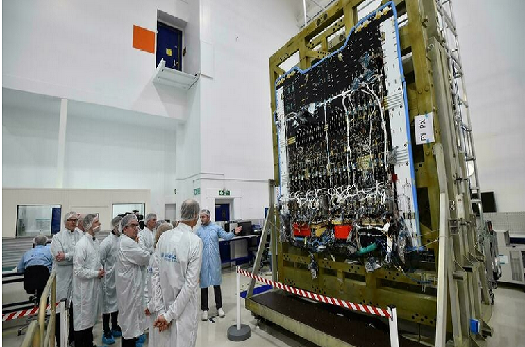 Europa lista para lanzar al espacio Quantum, primer satélite «flexible»