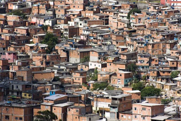 Las favelas de Brasil tendrán por primera vez vacunación masiva anticovid