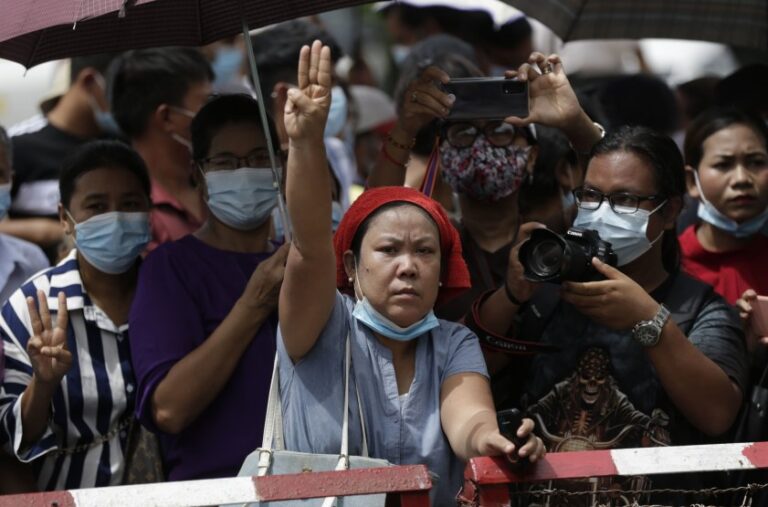 La junta birmana libera a 2.296 personas detenidas a raíz del golpe de Estado