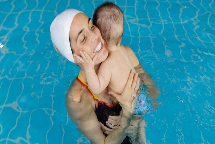 Nadadora española no podrá acudir con hijo lactante a Juegos Olímpicos; critica organización