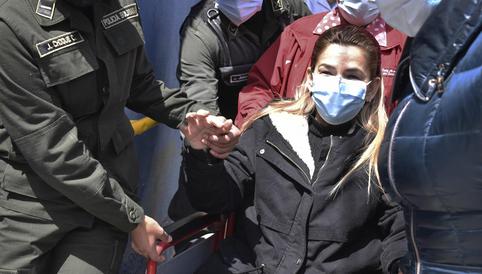 Ex presidenta de Bolivia, Jeanine Áñez intentó autolesionarse en prisión