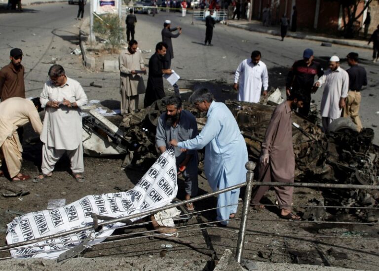 Al menos 3 muertos y 50 heridos en un ataque a una procesión chií en Pakistán