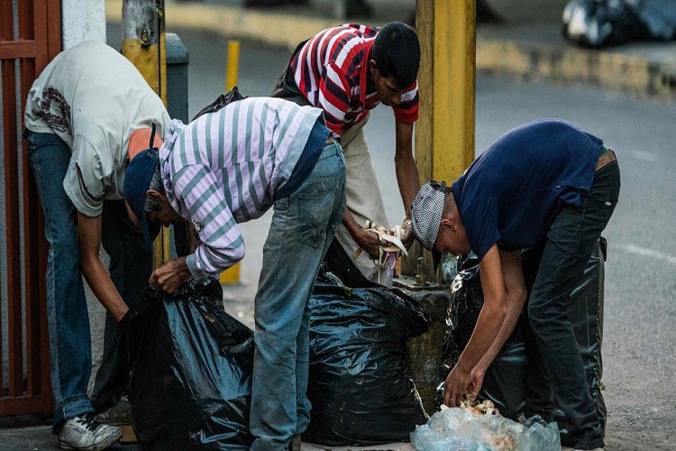 OVS: Venezolanos siguen buscando comida en basureros para sobrevivir