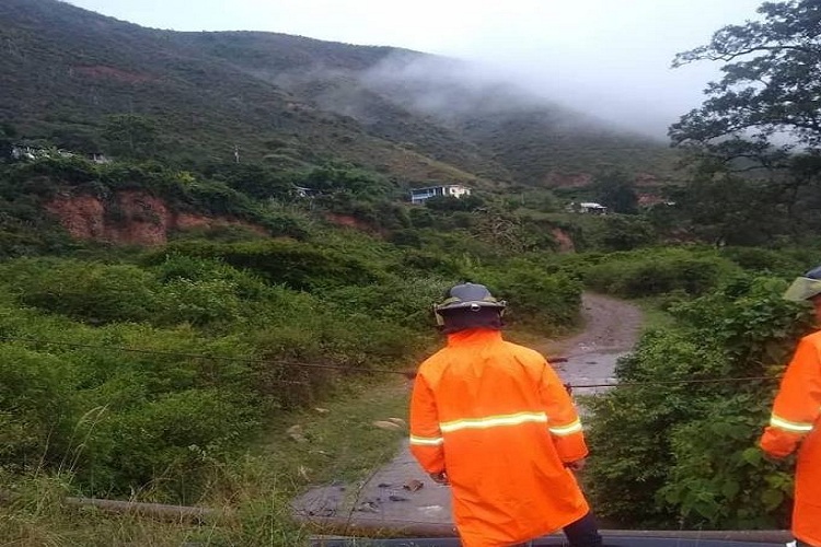 Bomberos de Trujillo realizan recorrido en zonas de riesgo ante las fuertes lluvias