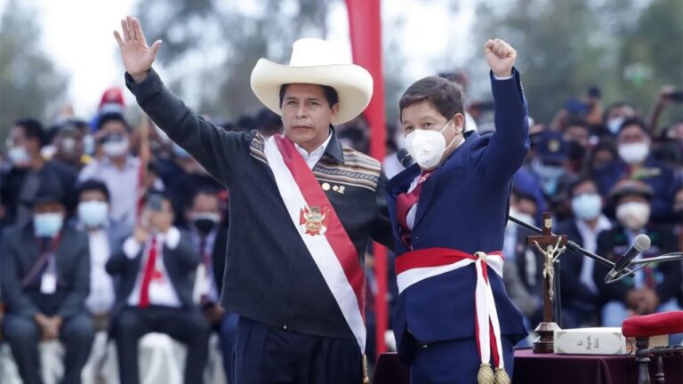 La oposición peruana pide a Castillo cambiar ministros para aprobar la investidura