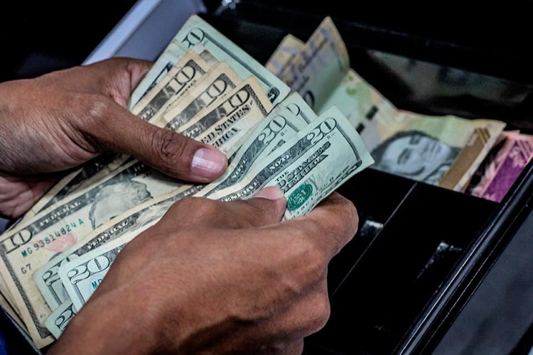 Robaron local en Caracas y delincuentes exigieron «solo» billetes de $ 100