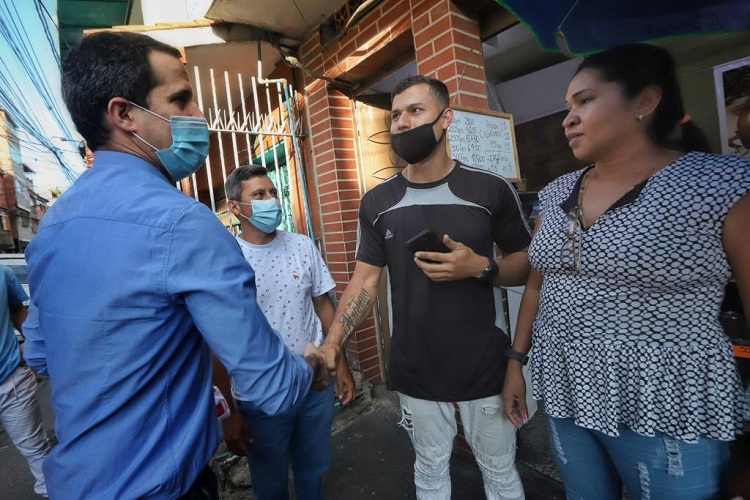 Guaidó recorrió calles de Caracas llevando el «Acuerdo de Salvación Nacional»