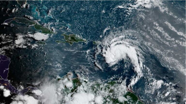 La tormenta Grace se fortalece a su paso por el sur de Jamaica rumbo a Yucatán