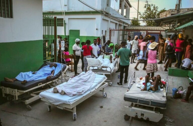 Los hospitales de Haití se saturan mientras aumentan las víctimas del sismo