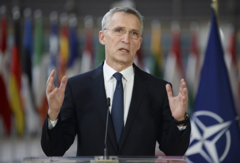 Stoltenberg insta a aumentar la presencia de la OTAN en el Ártico por Rusia y China