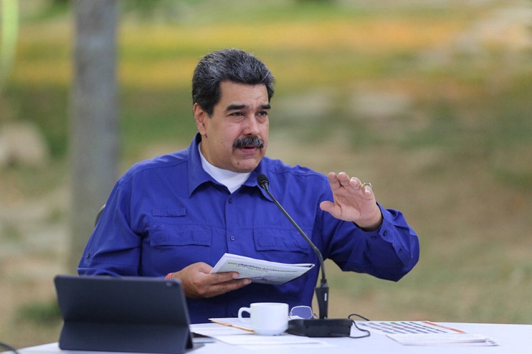 Maduro felicita a Xiomara Castro por su triunfo en Honduras