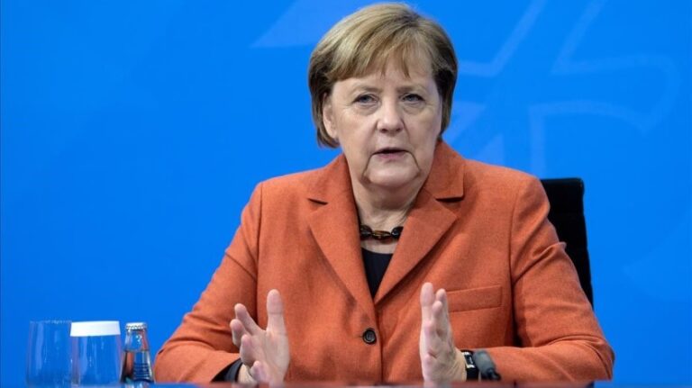 Merkel subraya la necesidad de mantener el contacto con los talibanes