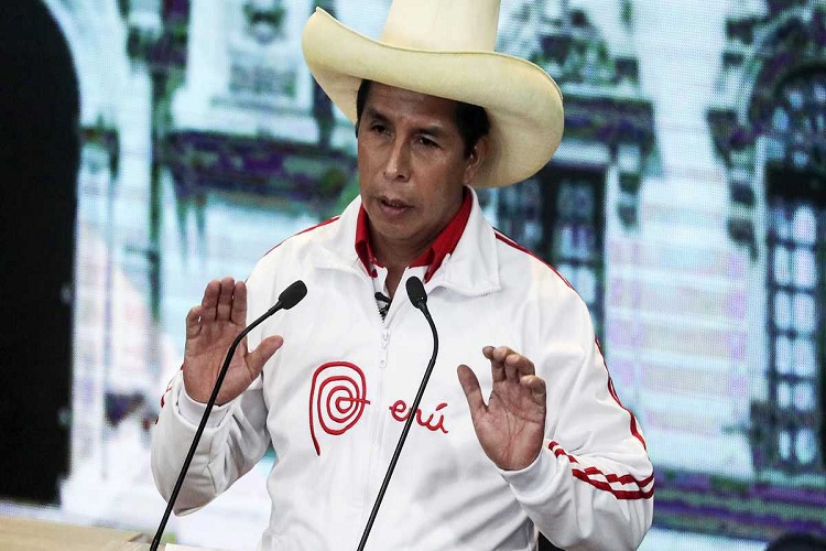 Allanan oficinas de partido del presidente de Perú por investigación sobre lavado