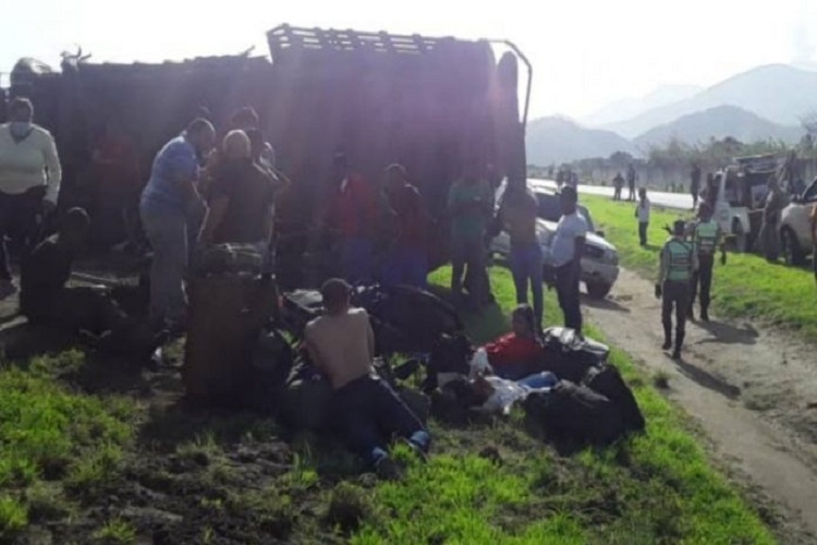 Carabobo: Varios lesionados tras volcar convoy del Ejército en la ARC