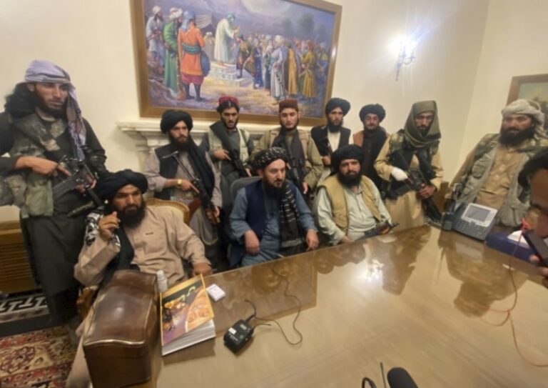 Talibanes buscan ayuda de la ONU para los desplazados internos