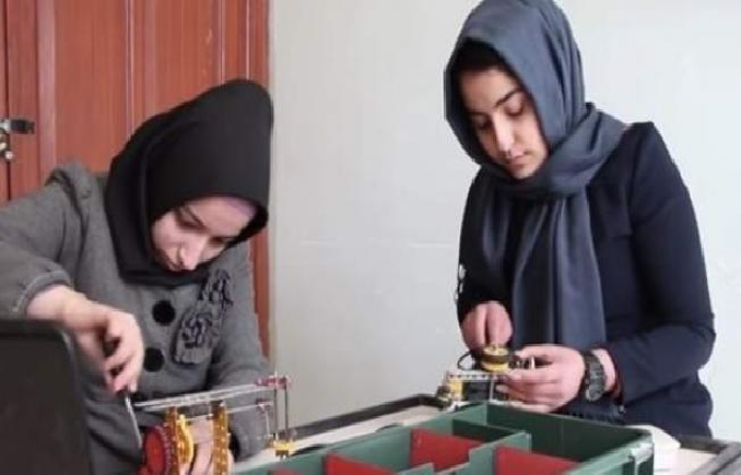 Equipo de robótica de niñas busca salir de Afganistán ante ascenso de los talibanes