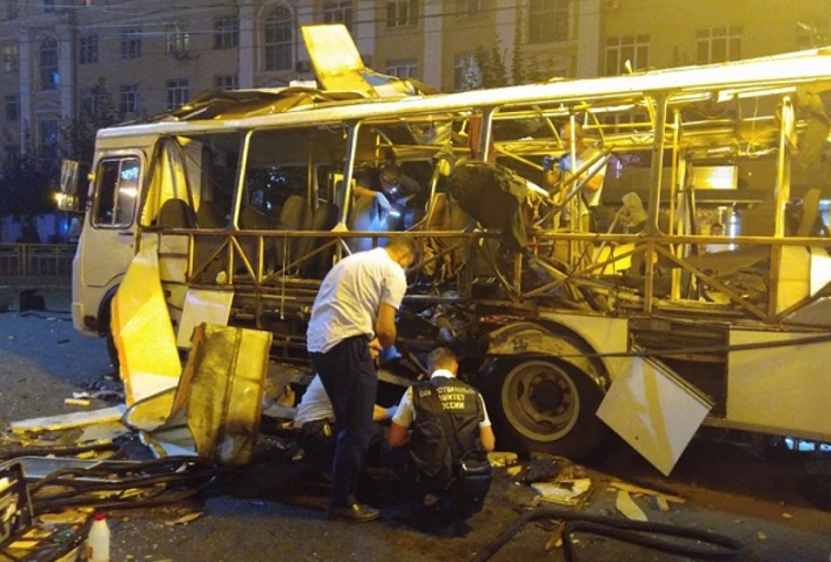Autobús explota en Rusia con más de 30 personas a bordo