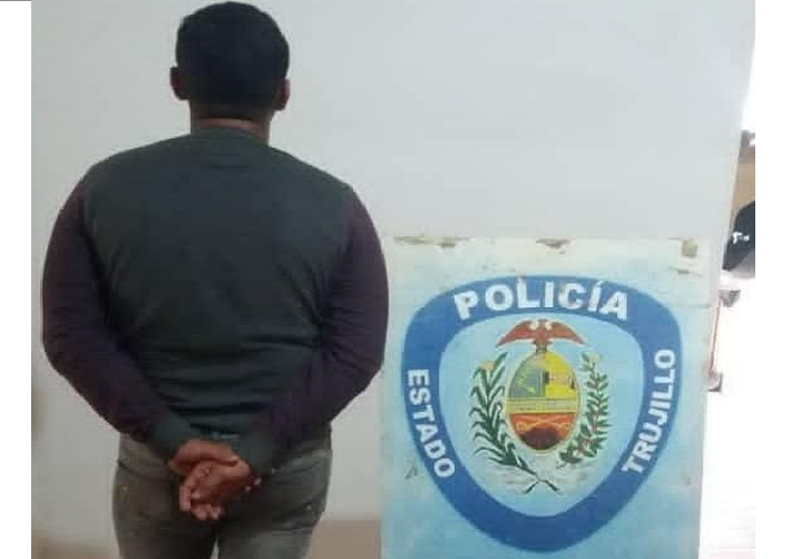 Arrestan a joven por porte Ilícito de arma de fuego y usurpación de funciones en Pampán