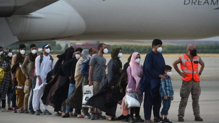 Más de 21.000 evacuados de Kabul el lunes entre vuelos de EEUU y otros países