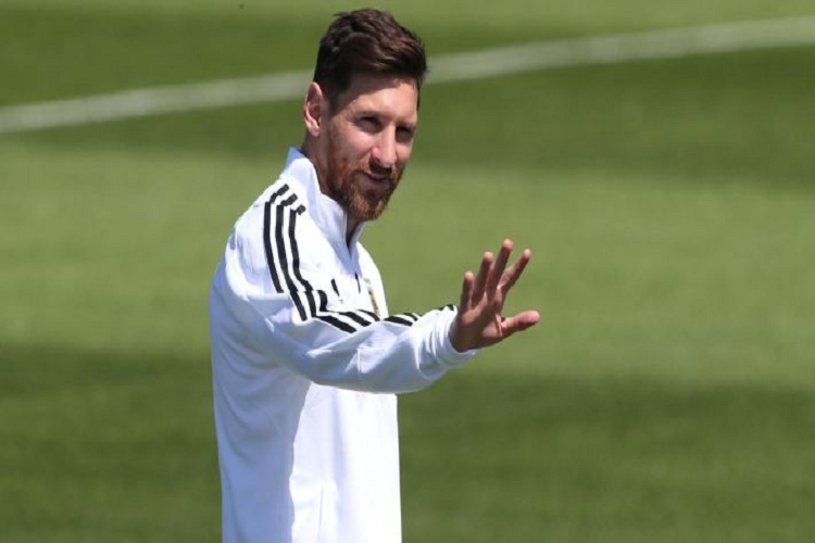 Messi tiene síntomas de una contusión ósea y es baja para el próximo partido