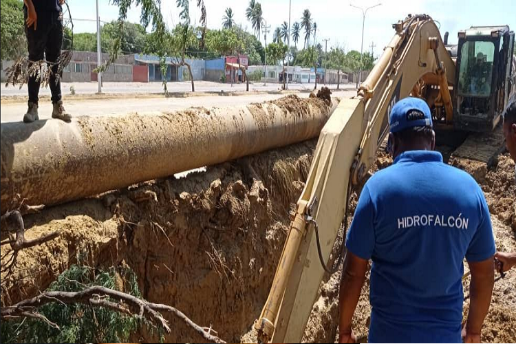 Corregida nueva fisura en línea de 48” del acueducto El Falconiano