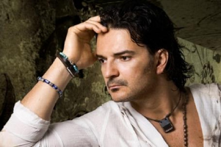 «Nadie me reconoció», dijo Ricardo Arjona cuando cantaba en el Metro de NY (+Video)