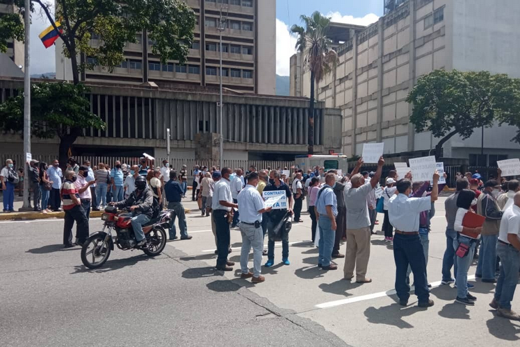 Trabajadores, jubilados y pensionados de Cantv protestan por nuevo contrato colectivo