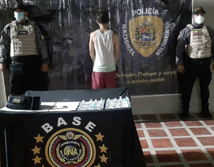 Incautan 118 cebollitas de cocaína a dos hombres en Santa Elena y Creolandia