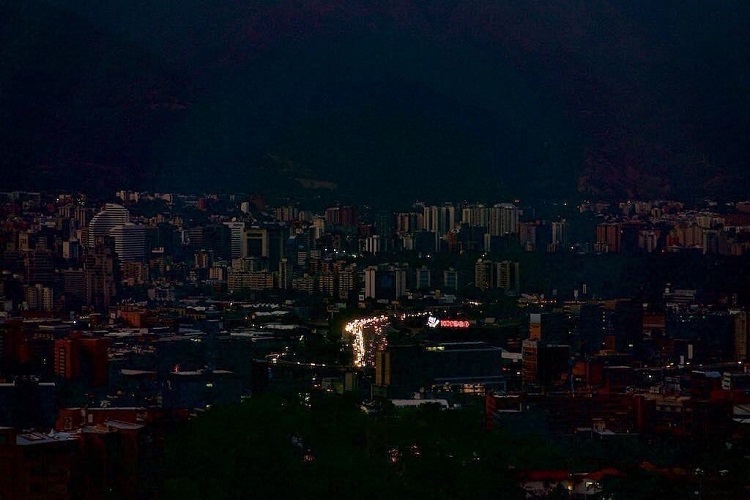 Reportan fallas eléctricas en Caracas y La Guaira