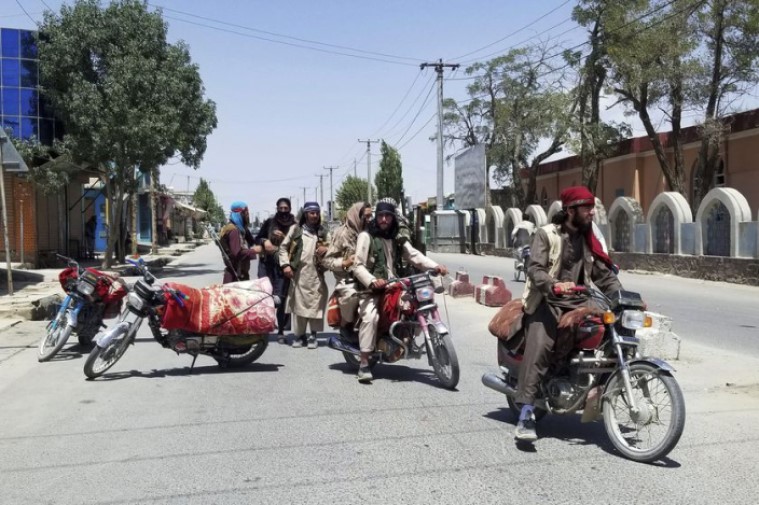 Los talibanes toman Ghazni y suman 10 capitales en manos de los insurgentes