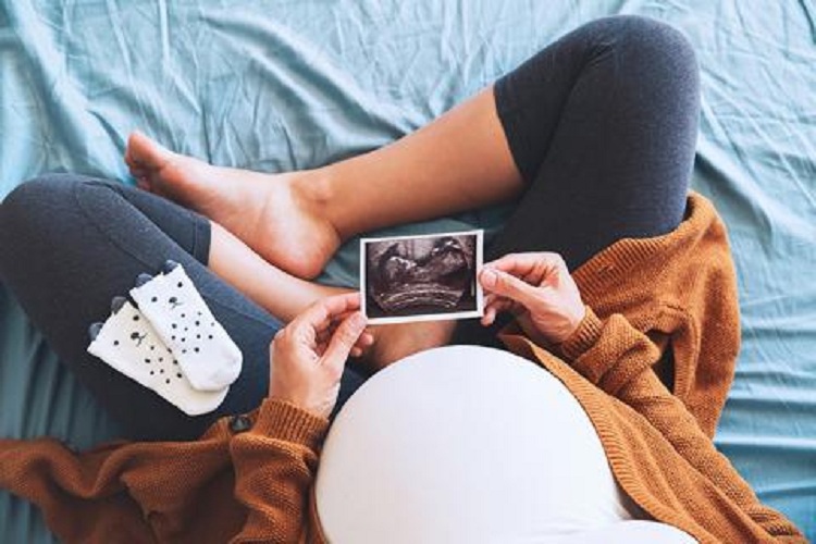 Estudio: Infectarse de Covid-19 durante el embarazo conlleva mayor riesgo de parto “muy prematuro”