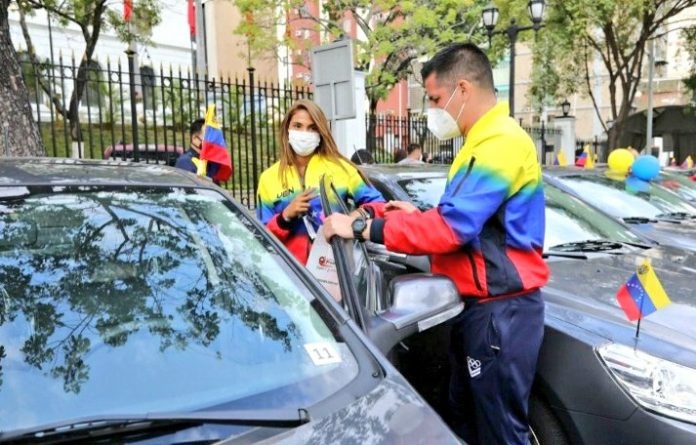 Gobierno venezolano regaló vehículos a los atletas que participaron en Tokio 2020