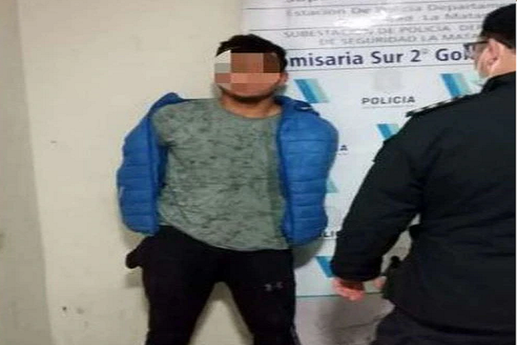 Descubrieron a hombre abusando de su hija de 10 años dentro de un auto estacionado