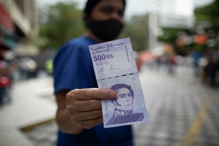 Billetes de 500 mil y de un millón de bolívares son los más buscados por los venezolanos